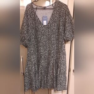 Universal Thread Black and White Floral Blouse